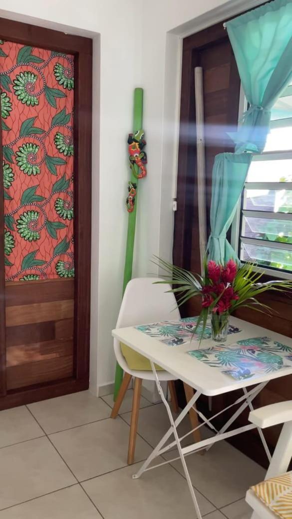 Gite Cajou Dans Jardin Tropical Ventile A Sainte-Anne Exterior foto